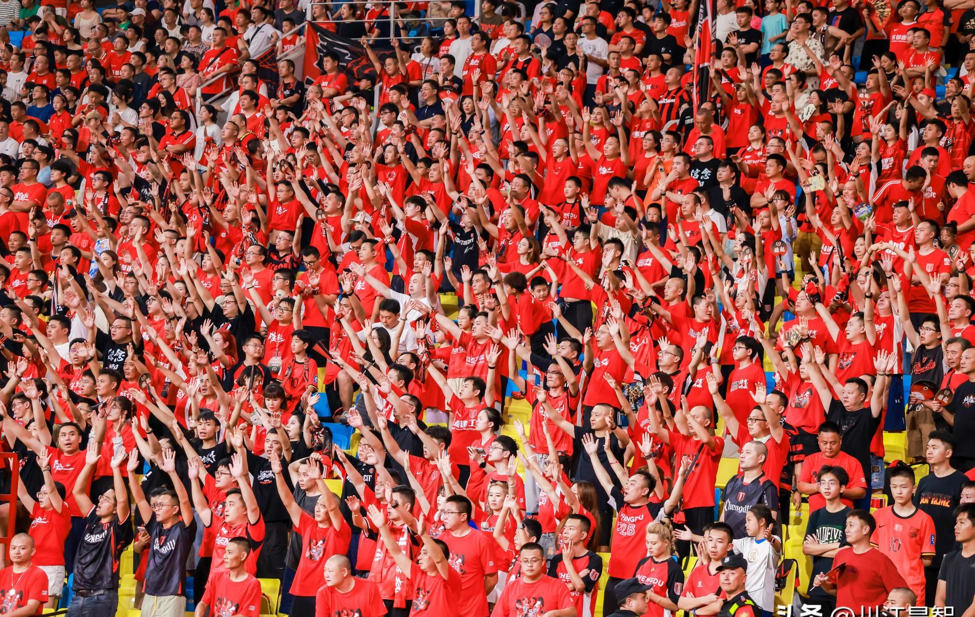 转会期山东泰山备战欧冠，战术微调细节曝光，球迷炸锅，训练强度明显提升的简单介绍